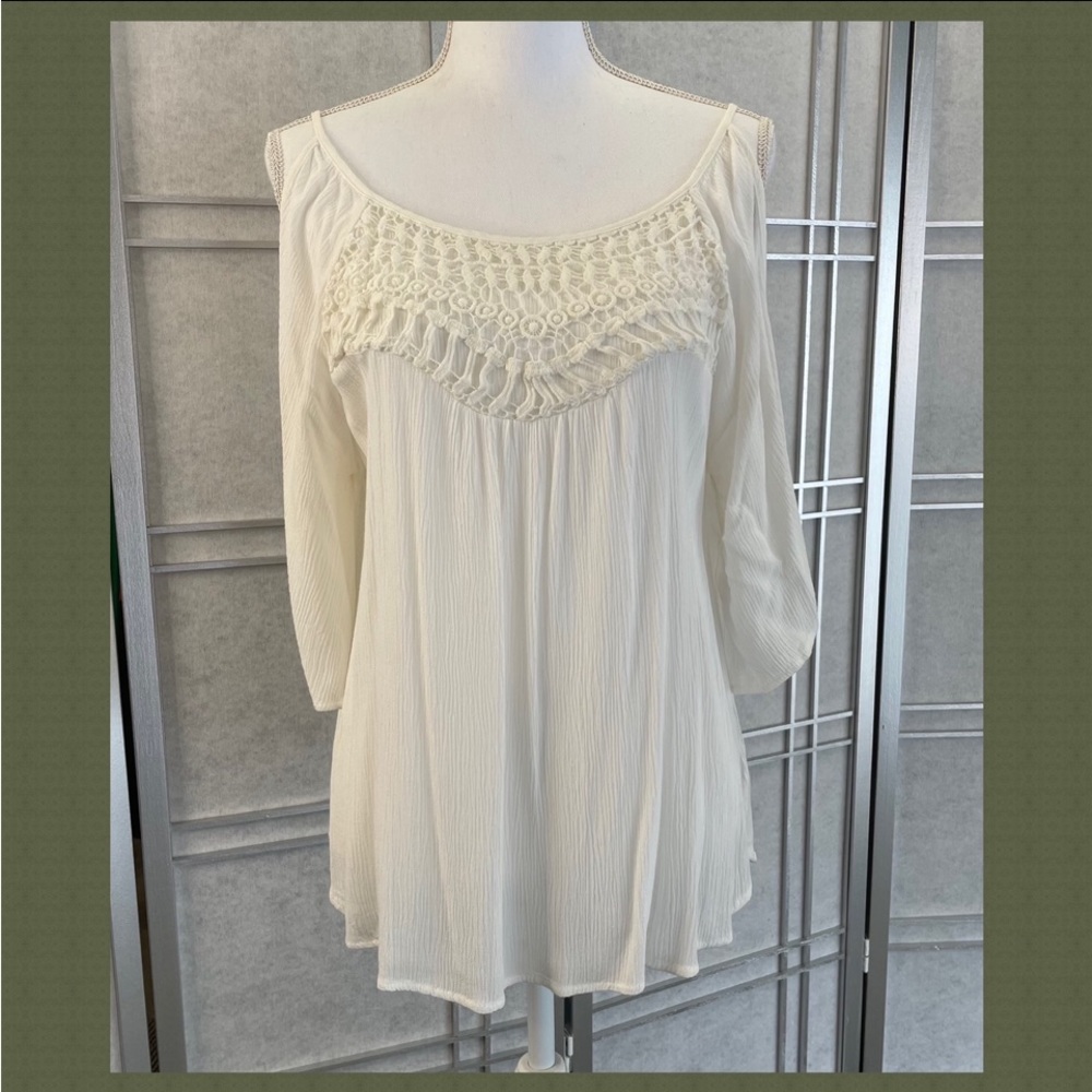Xhilaration Bohemian White Bare Shoulder Blouse with Macrame detail, Sz L